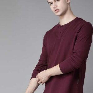 Roadster Men Burgundy Solid Henley Neck Tshirt
